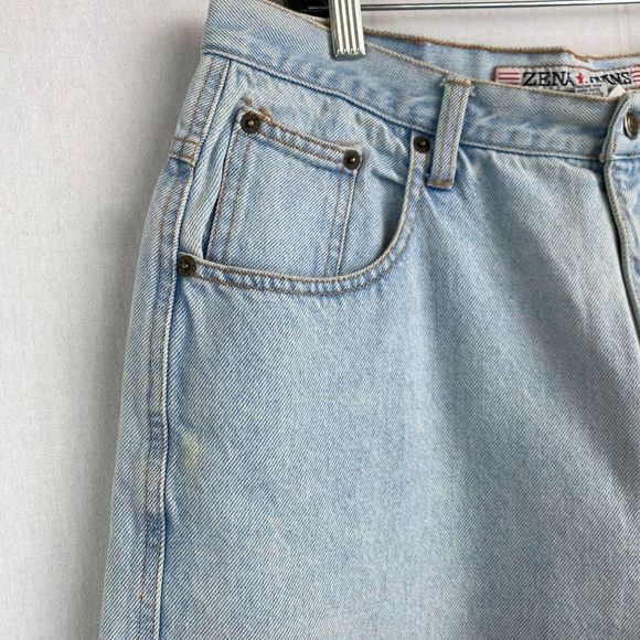 ZENA Vintage Light Washed Denim Short - Picture 4 of 10